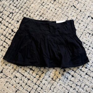 DAMAGED American Eagle Outfitters Black Pleated Mini Skirt